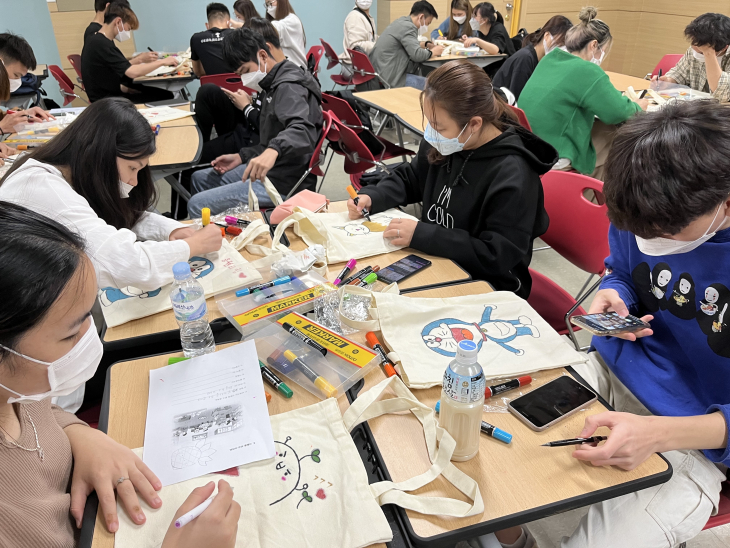 2022학년도 한국어학당 봄학기 에코백 만들기 체험